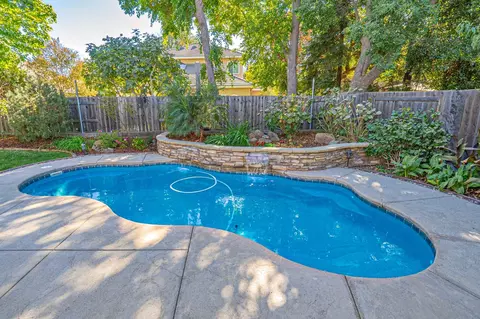 Exterior - 2118 Saratoga Pl, Davis, CA 95616 photo 5 of 11
