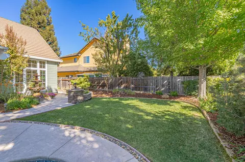 Exterior - 2118 Saratoga Pl, Davis, CA 95616 photo 8 of 11
