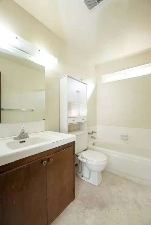 Bath - 3313 Mesquite Way, Modesto, CA 95355 photo 4 of 4