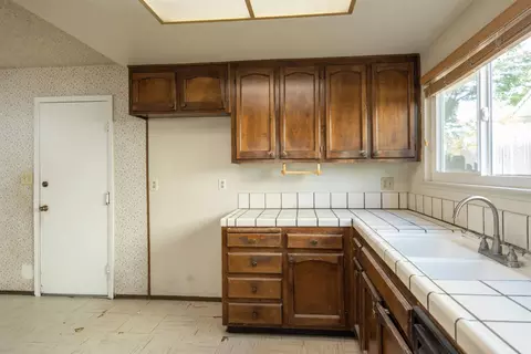 Kitchen - 3313 Mesquite Way, Modesto, CA 95355 photo 2 of 5