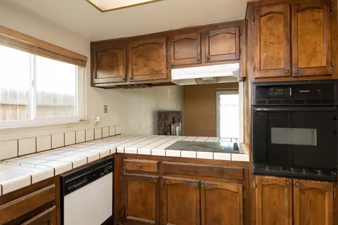 Kitchen - 3313 Mesquite Way, Modesto, CA 95355 photo 1 of 5