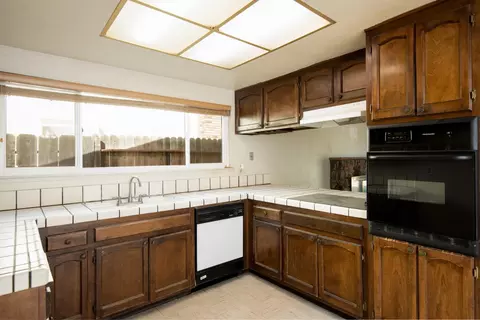 Kitchen - 3313 Mesquite Way, Modesto, CA 95355 photo 4 of 5