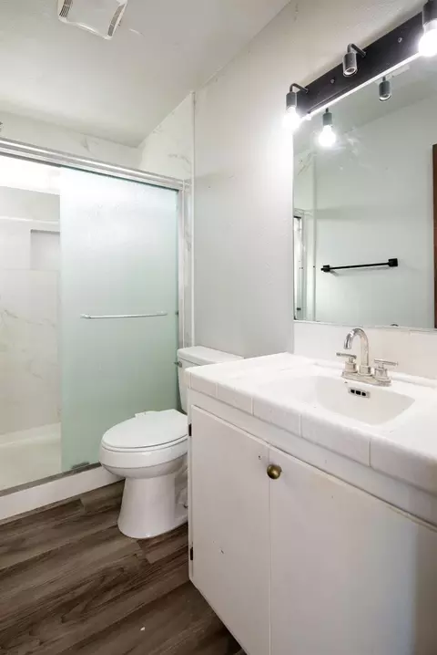 Bath - 3313 Mesquite Way, Modesto, CA 95355 photo 1 of 4