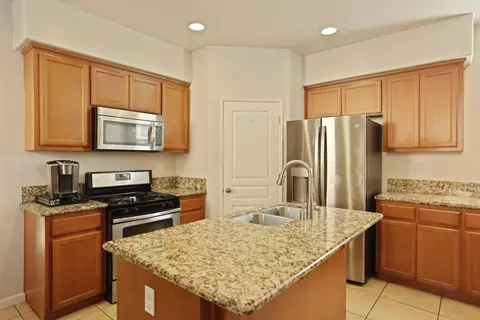 Kitchen - 16891 Tulip Tree Way, Lathrop, CA 95330 photo 2 of 6