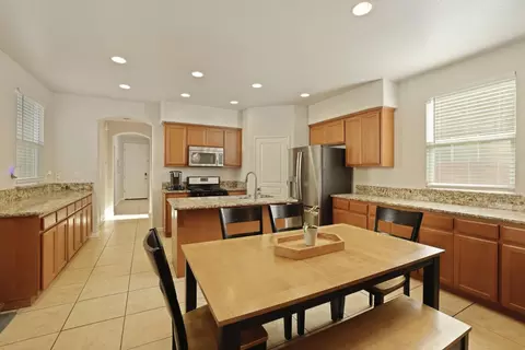 Kitchen - 16891 Tulip Tree Way, Lathrop, CA 95330 photo 5 of 6