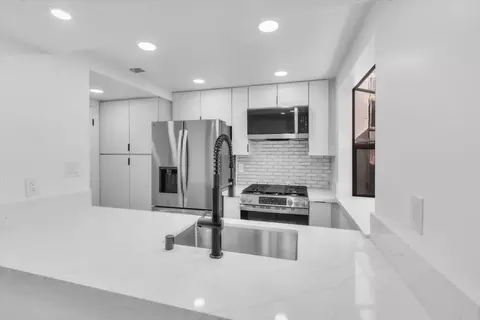 Kitchen - 4032 Oak Villa Cir, Carmichael, CA 95608 photo 4 of 6