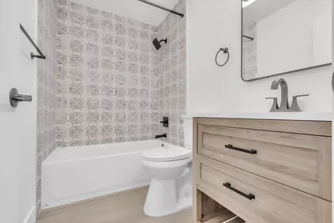 Bath - 4032 Oak Villa Cir, Carmichael, CA 95608 photo 3 of 3