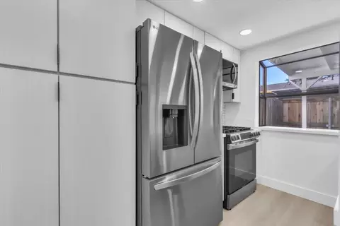 Kitchen - 4032 Oak Villa Cir, Carmichael, CA 95608 photo 2 of 6