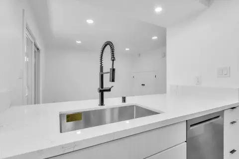 Kitchen - 4032 Oak Villa Cir, Carmichael, CA 95608 photo 5 of 6