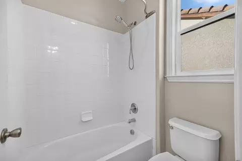 Bath - 3008 Caden Dr, Modesto, CA 95355 photo 2 of 4