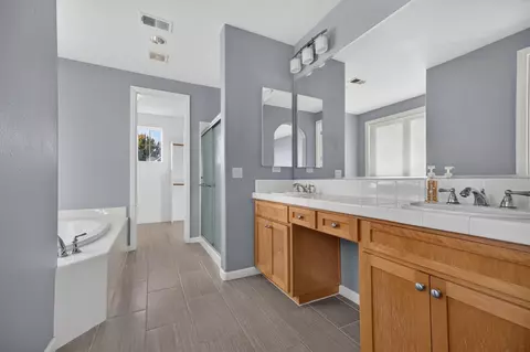 Bath - 3008 Caden Dr, Modesto, CA 95355 photo 3 of 4