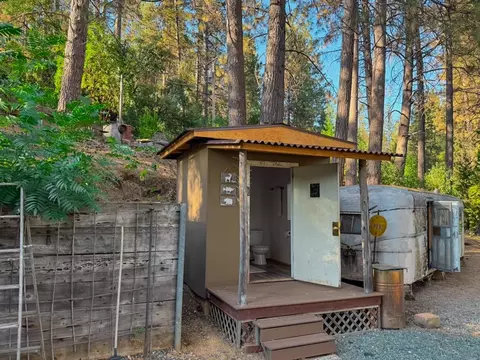 Bath - 1820 Meadow View Rd, West Point, CA 95255 photo 3 of 4