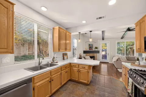 Kitchen - 3110 Aaron Dr, Rocklin, CA 95765 photo 2 of 4