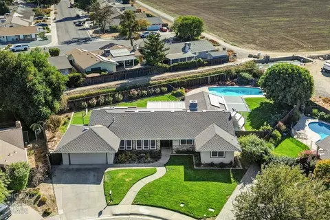 1765 Woodside Dr, Woodland, CA 95695