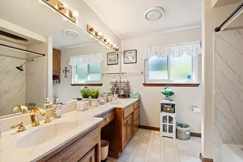 Bath - 22605 N Davis Rd, Lodi, CA 95242 photo 4 of 5