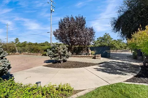 Exterior - 22605 N Davis Rd, Lodi, CA 95242 photo 4 of 17