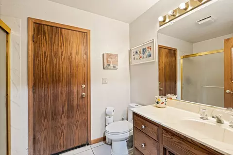 Bath - 22605 N Davis Rd, Lodi, CA 95242 photo 1 of 5