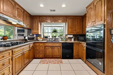 Kitchen - 22605 N Davis Rd, Lodi, CA 95242 photo 2 of 2