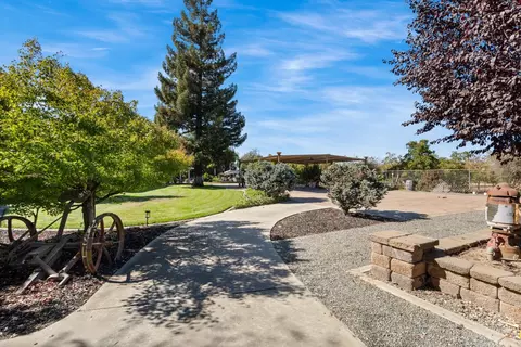 Exterior - 22605 N Davis Rd, Lodi, CA 95242 photo 5 of 17