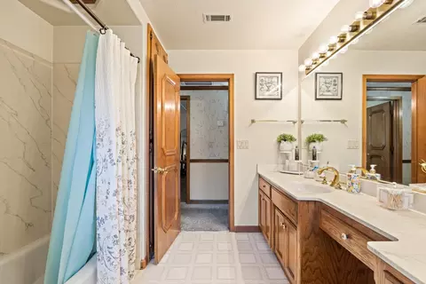 Bath - 22605 N Davis Rd, Lodi, CA 95242 photo 5 of 5