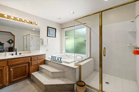 Bath - 22605 N Davis Rd, Lodi, CA 95242 photo 2 of 5