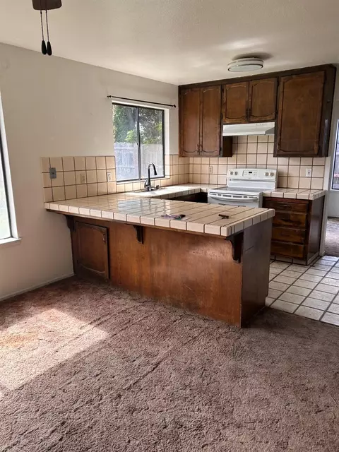 Kitchen - 716 Pinot Noir Dr, Lodi, CA 95240 photo 3 of 3