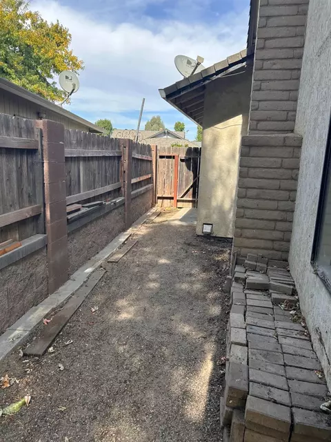 Exterior - 716 Pinot Noir Dr, Lodi, CA 95240 photo 3 of 4