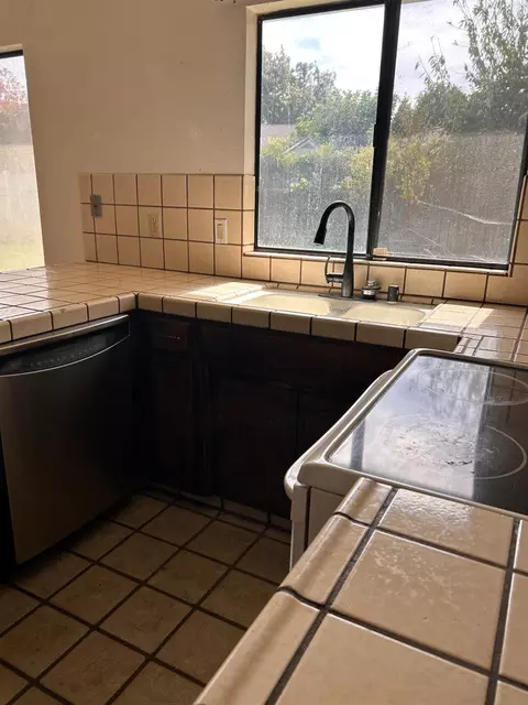 Kitchen - 716 Pinot Noir Dr, Lodi, CA 95240 photo 2 of 3
