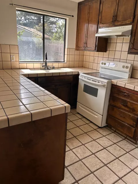 Kitchen - 716 Pinot Noir Dr, Lodi, CA 95240 photo 1 of 3