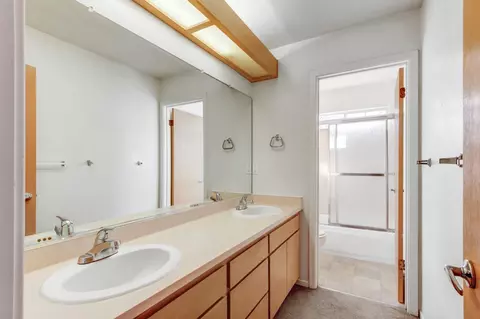 Bath - 2700 Sycaomre Ln, Davis, CA 95616 photo 4 of 4