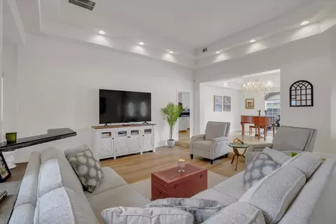 Living - 1945 Foxtail Ct, Turlock, CA 95382 photo 2 of 4