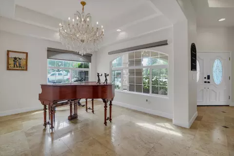 Entry Way - 1945 Foxtail Ct, Turlock, CA 95382 photo 2 of 3