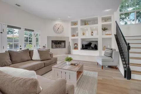 Living - 1945 Foxtail Ct, Turlock, CA 95382 photo 3 of 4