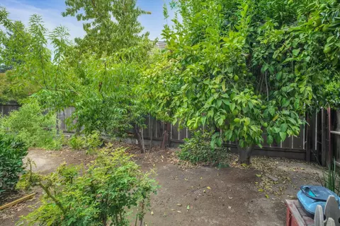 Exterior - 1945 Foxtail Ct, Turlock, CA 95382 photo 7 of 9