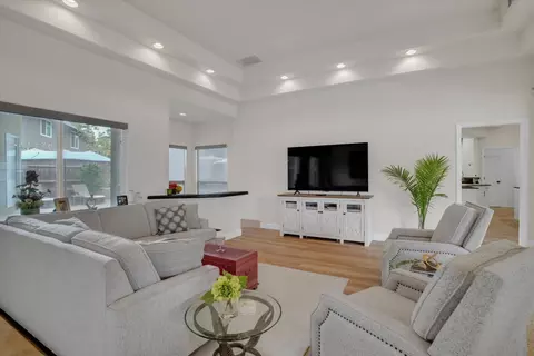 Living - 1945 Foxtail Ct, Turlock, CA 95382 photo 1 of 4