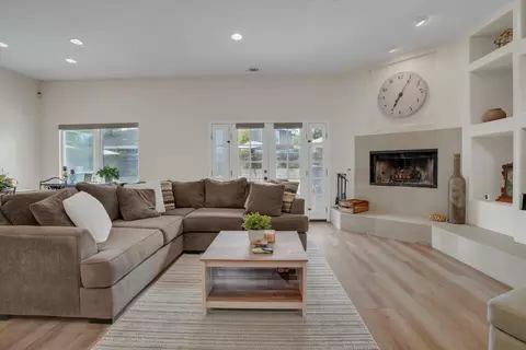 Living - 1945 Foxtail Ct, Turlock, CA 95382 photo 4 of 4