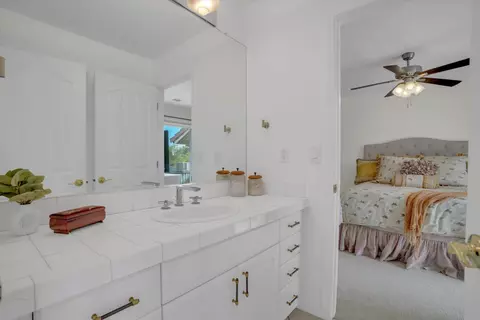 Bath - 1945 Foxtail Ct, Turlock, CA 95382 photo 1 of 6