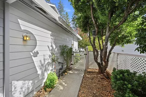 Exterior - 133 Windsor Ln, Grass Valley, CA 95949 photo 9 of 10