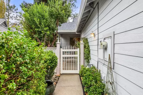 Exterior - 133 Windsor Ln, Grass Valley, CA 95949 photo 2 of 10