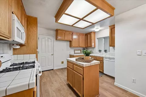 Kitchen - 133 Windsor Ln, Grass Valley, CA 95949 photo 2 of 4
