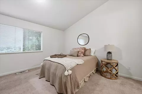 Bedroom - 133 Windsor Ln, Grass Valley, CA 95949 photo 1 of 5