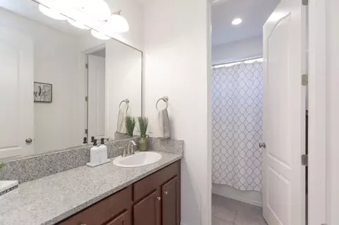 Bath - 1170 Aartman Dr, Ripon, CA 95366 photo 1 of 2