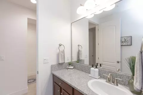 Bath - 1170 Aartman Dr, Ripon, CA 95366 photo 2 of 2