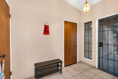 Entry Way - 829 Inez Dr, Modesto, CA 95351 photo 2 of 3