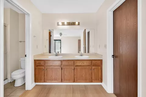Bath - 829 Inez Dr, Modesto, CA 95351 photo 1 of 3