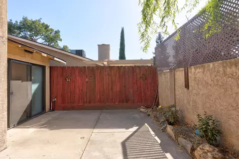 Exterior - 829 Inez Dr, Modesto, CA 95351 photo 4 of 6