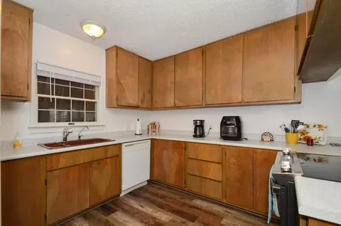 Kitchen - 403 Bright Ave, Jackson, CA 95642 photo 10 of 11