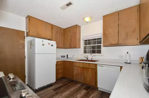 Kitchen - 403 Bright Ave, Jackson, CA 95642 photo 11 of 11