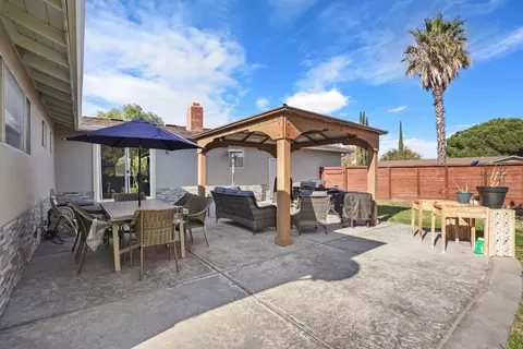 Exterior - 22992 Currier Dr, Tracy, CA 95304 photo 9 of 14