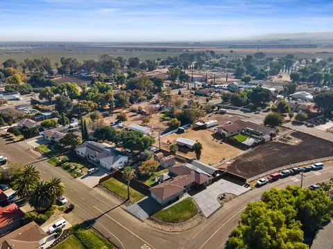 View/Area - 22992 Currier Dr, Tracy, CA 95304 photo 3 of 8